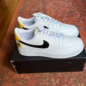 Nike Air Force 1 LV8